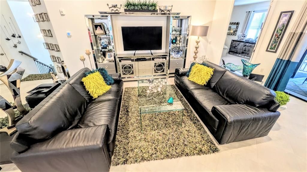 For Rent: $2,800 (3 beds, 2 baths, 2213 Square Feet)