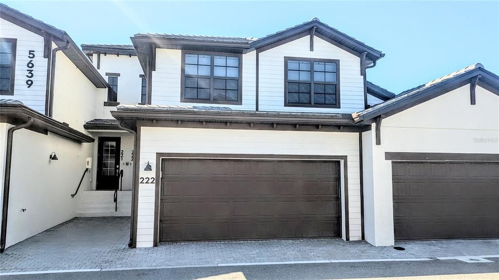 For Rent: $2,800 (3 beds, 2 baths, 2213 Square Feet)