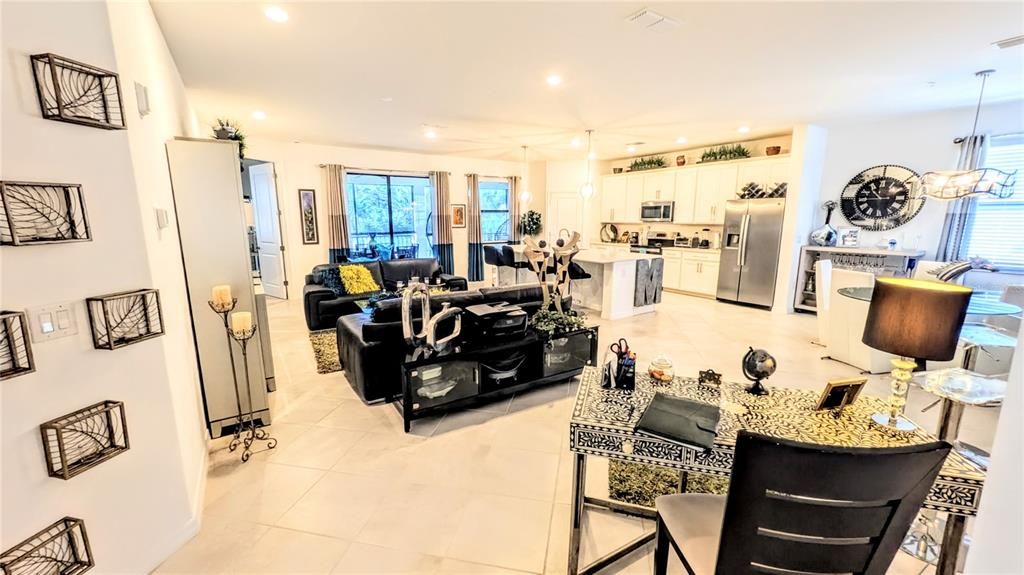 For Rent: $2,800 (3 beds, 2 baths, 2213 Square Feet)