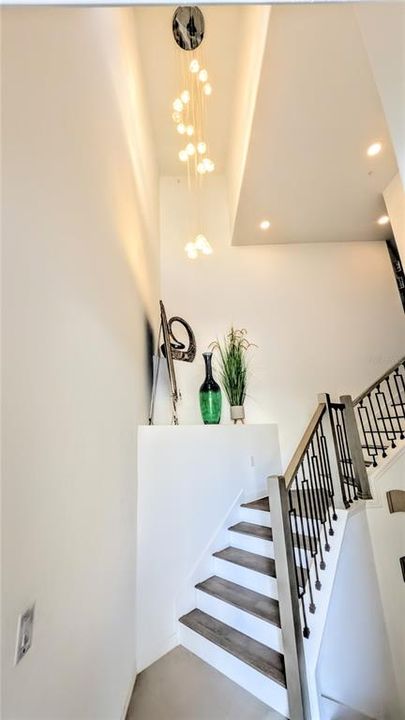 For Rent: $2,800 (3 beds, 2 baths, 2213 Square Feet)