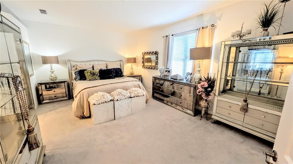 For Rent: $2,800 (3 beds, 2 baths, 2213 Square Feet)