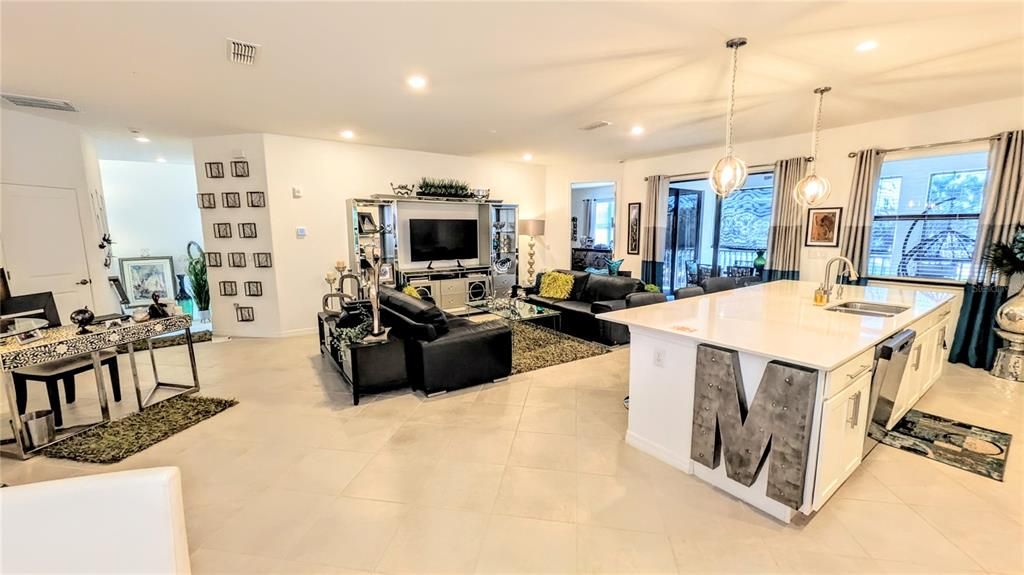 For Rent: $2,800 (3 beds, 2 baths, 2213 Square Feet)