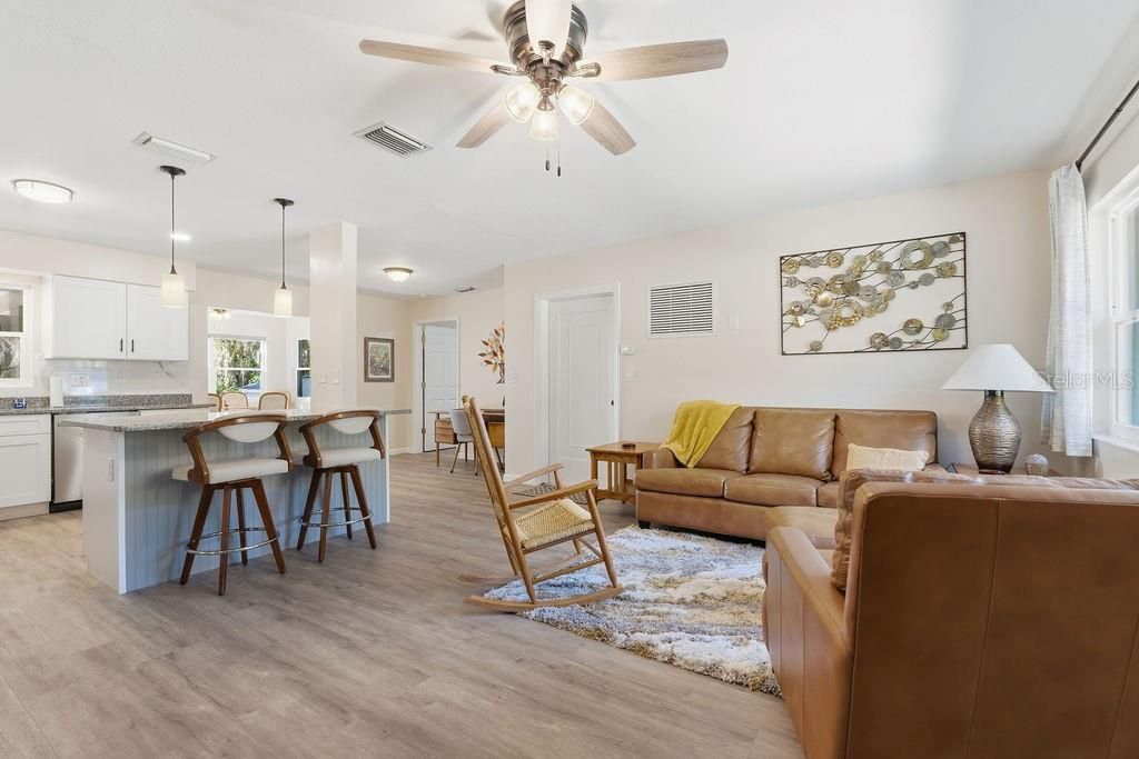 待售: $324,000 (2 贝兹, 2 浴室, 1517 平方英尺)