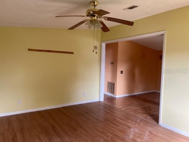 待售: $100,000 (2 贝兹, 1 浴室, 832 平方英尺)