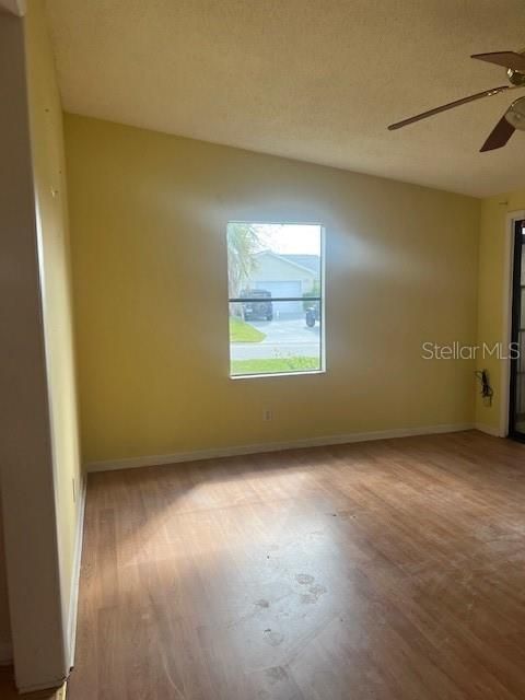 待售: $100,000 (2 贝兹, 1 浴室, 832 平方英尺)