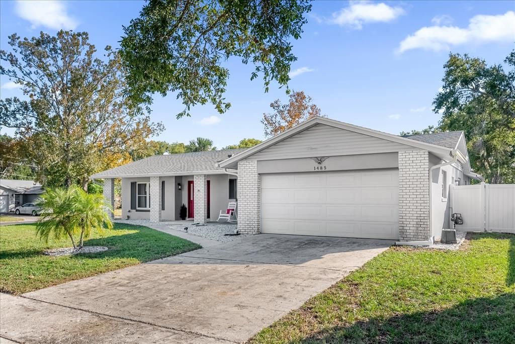 Active With Contract: $445,000 (3 beds, 2 baths, 1652 Square Feet)