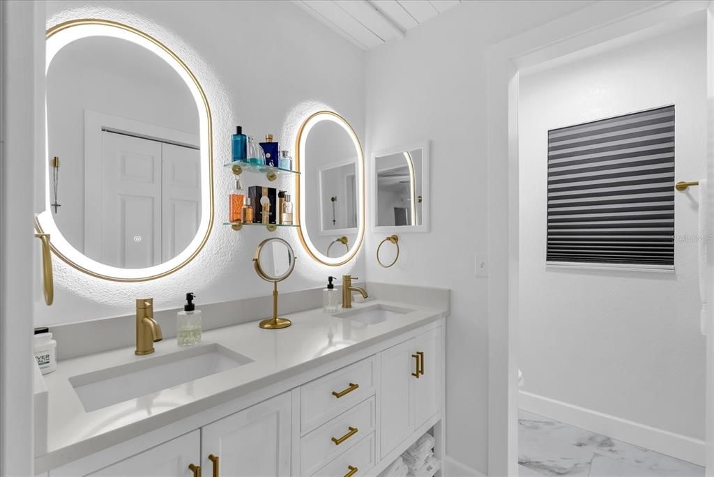 Active With Contract: $445,000 (3 beds, 2 baths, 1652 Square Feet)