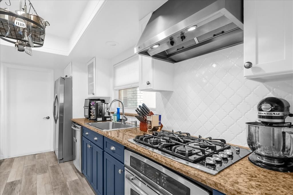 Active With Contract: $445,000 (3 beds, 2 baths, 1652 Square Feet)