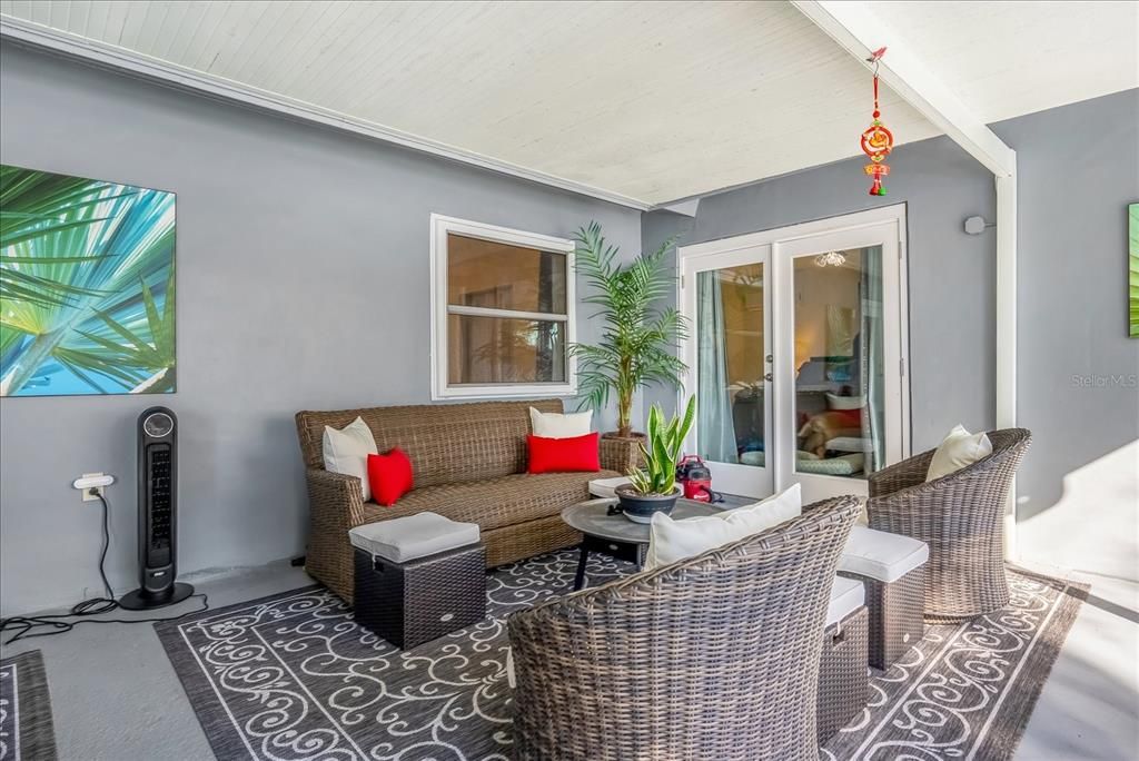 Active With Contract: $445,000 (3 beds, 2 baths, 1652 Square Feet)