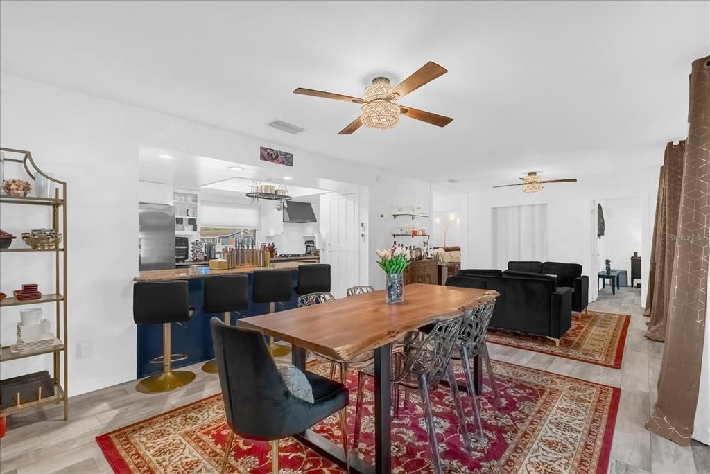 Active With Contract: $445,000 (3 beds, 2 baths, 1652 Square Feet)