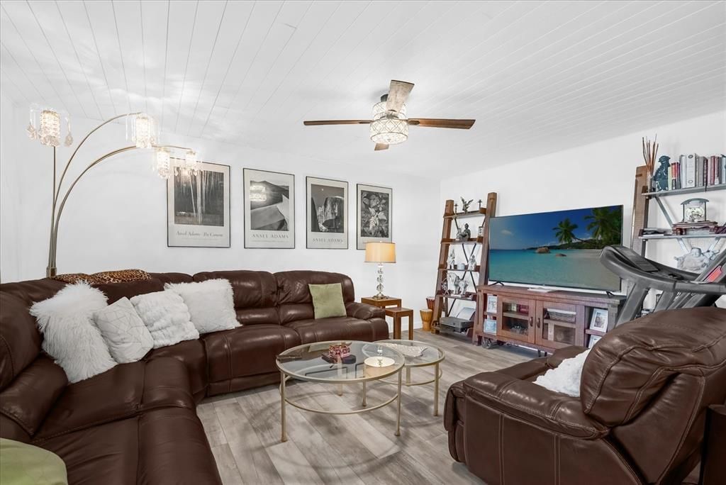 Active With Contract: $445,000 (3 beds, 2 baths, 1652 Square Feet)