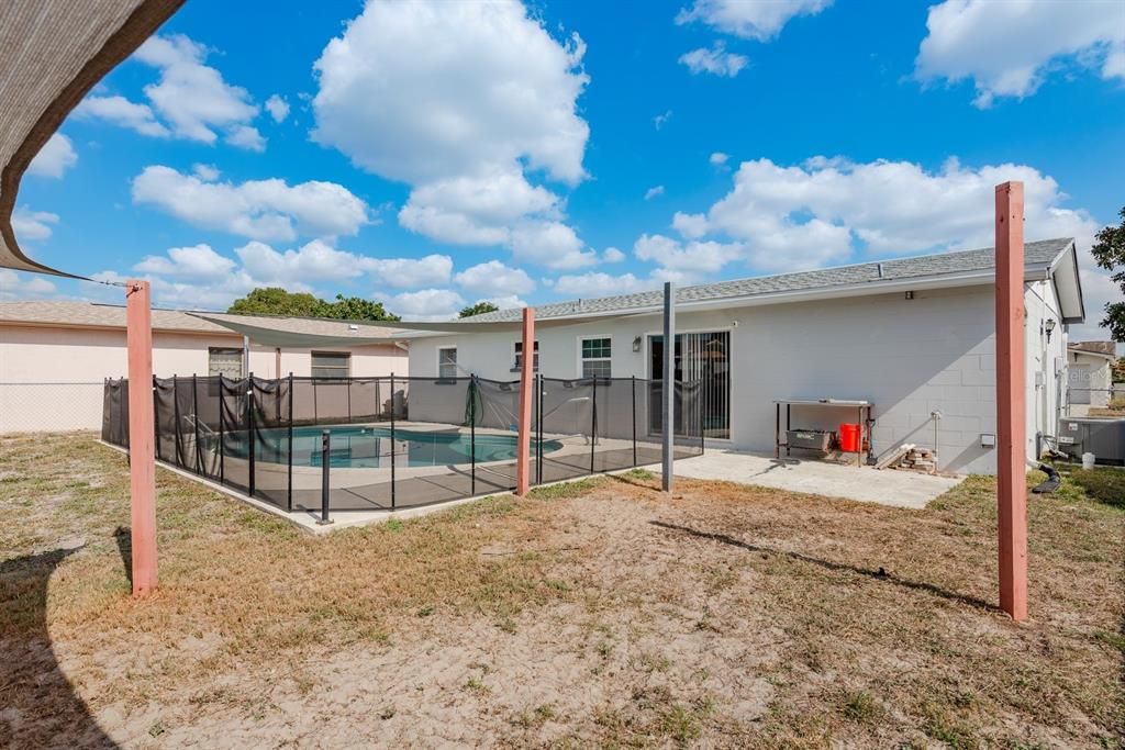 For Sale: $225,000 (2 beds, 1 baths, 840 Square Feet)