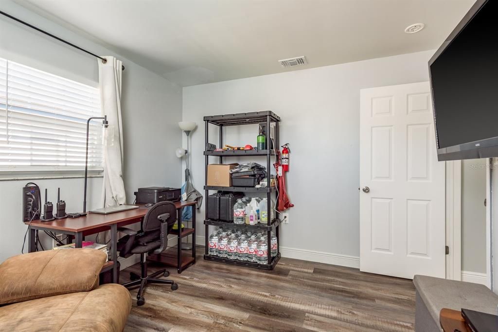 For Sale: $225,000 (2 beds, 1 baths, 840 Square Feet)