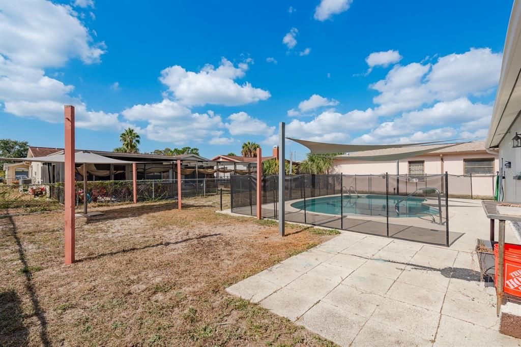 For Sale: $225,000 (2 beds, 1 baths, 840 Square Feet)