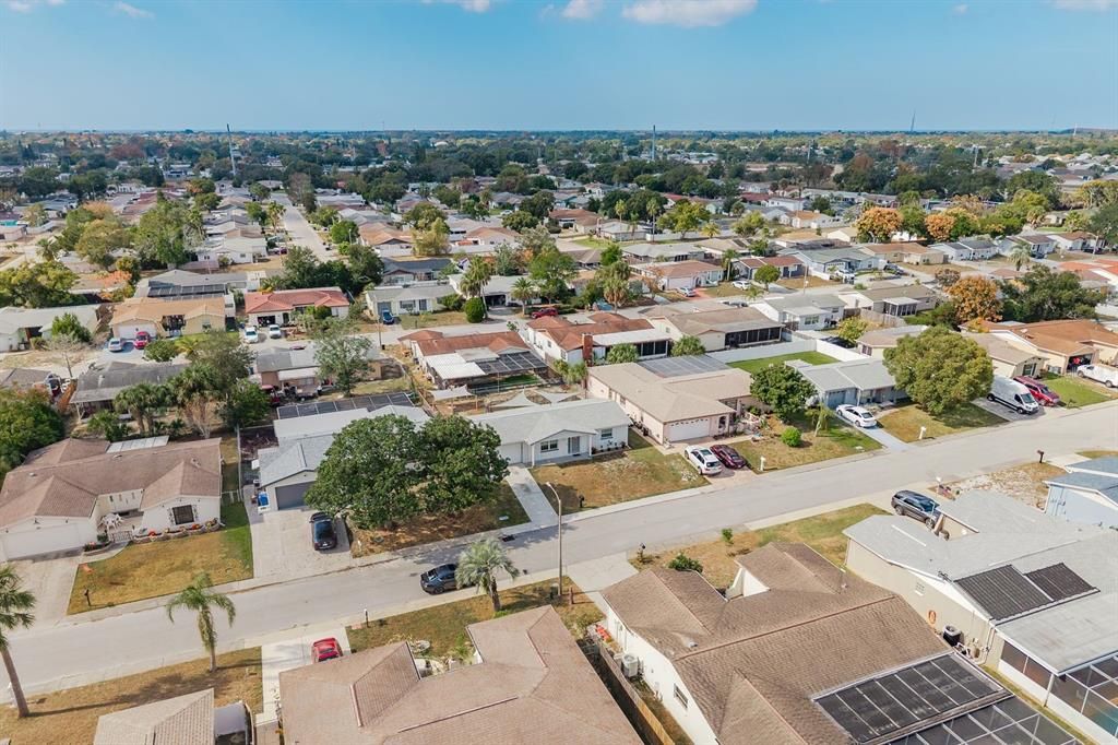 For Sale: $225,000 (2 beds, 1 baths, 840 Square Feet)