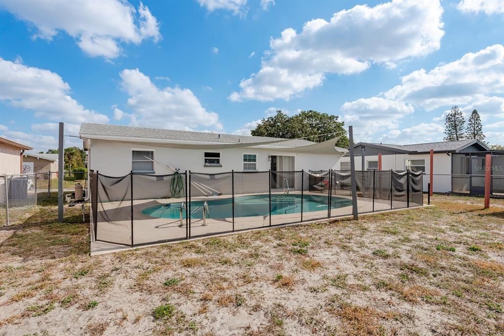 For Sale: $225,000 (2 beds, 1 baths, 840 Square Feet)