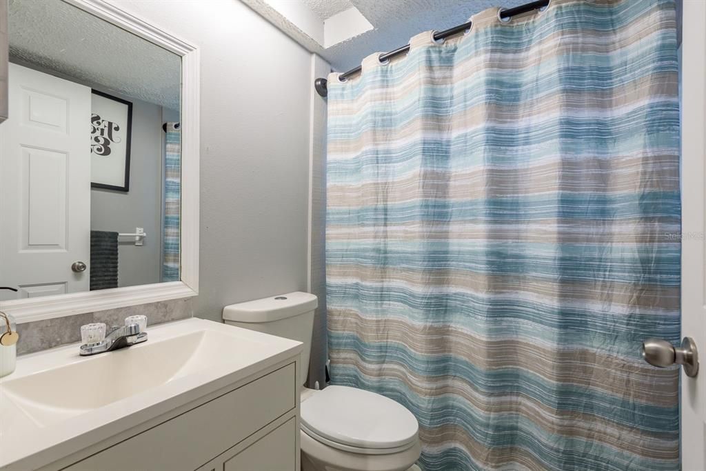 For Sale: $225,000 (2 beds, 1 baths, 840 Square Feet)