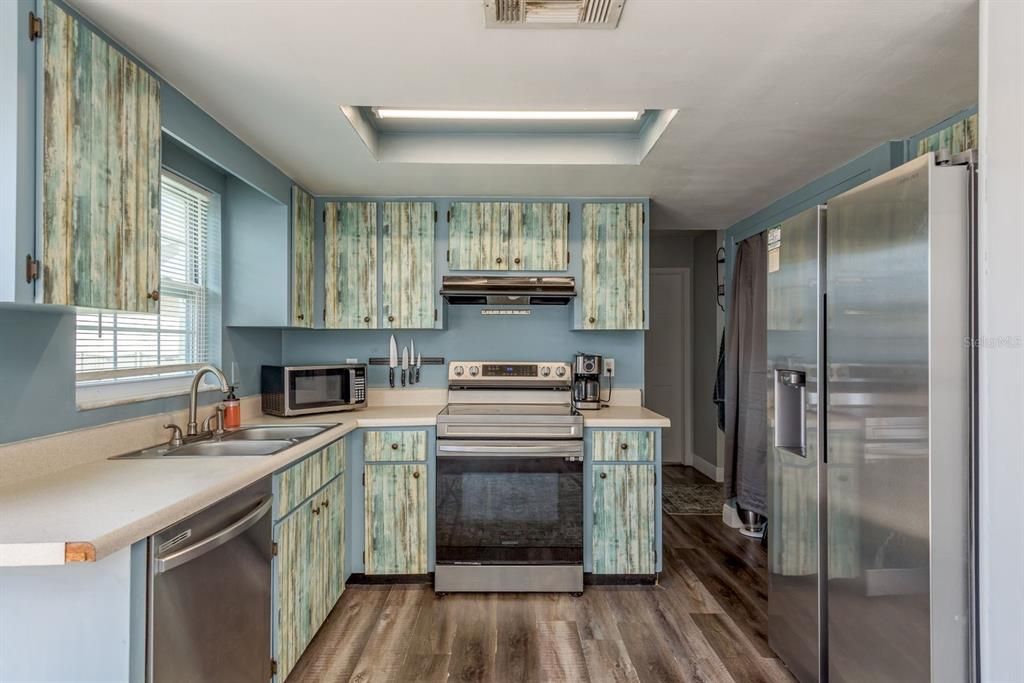 For Sale: $225,000 (2 beds, 1 baths, 840 Square Feet)