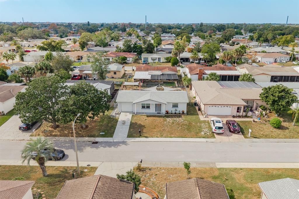 For Sale: $225,000 (2 beds, 1 baths, 840 Square Feet)