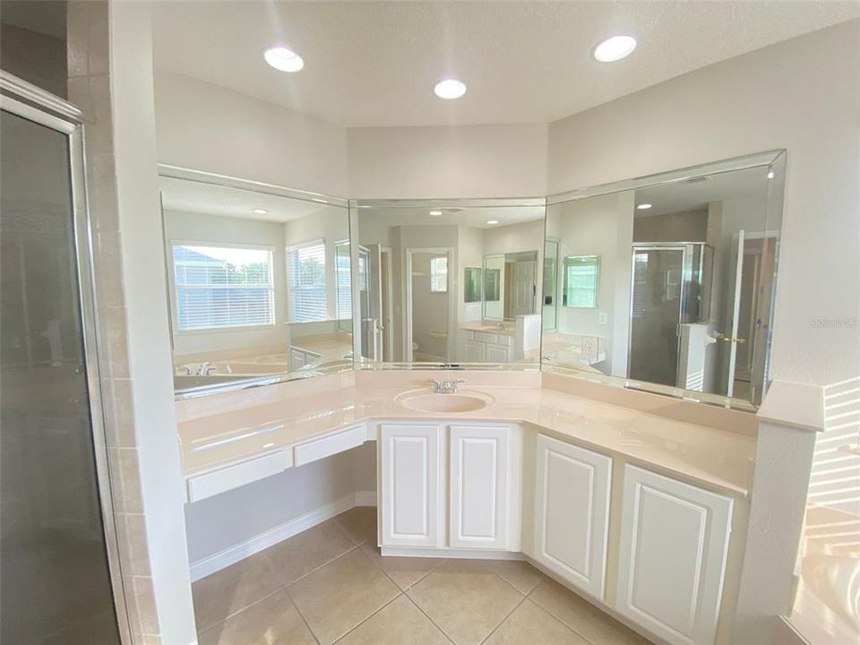 В аренду: $2,895 (5 спален, 3 ванн, 2978 Квадратных фут)