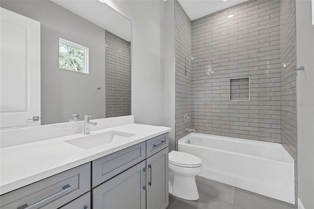 En Venta: $1,024,000 (4 camas, 3 baños, 2898 Pies cuadrados)