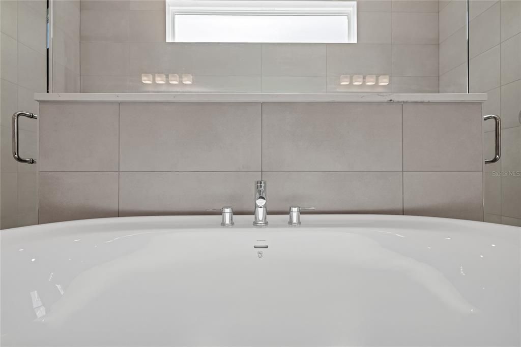 En Venta: $1,024,000 (4 camas, 3 baños, 2898 Pies cuadrados)