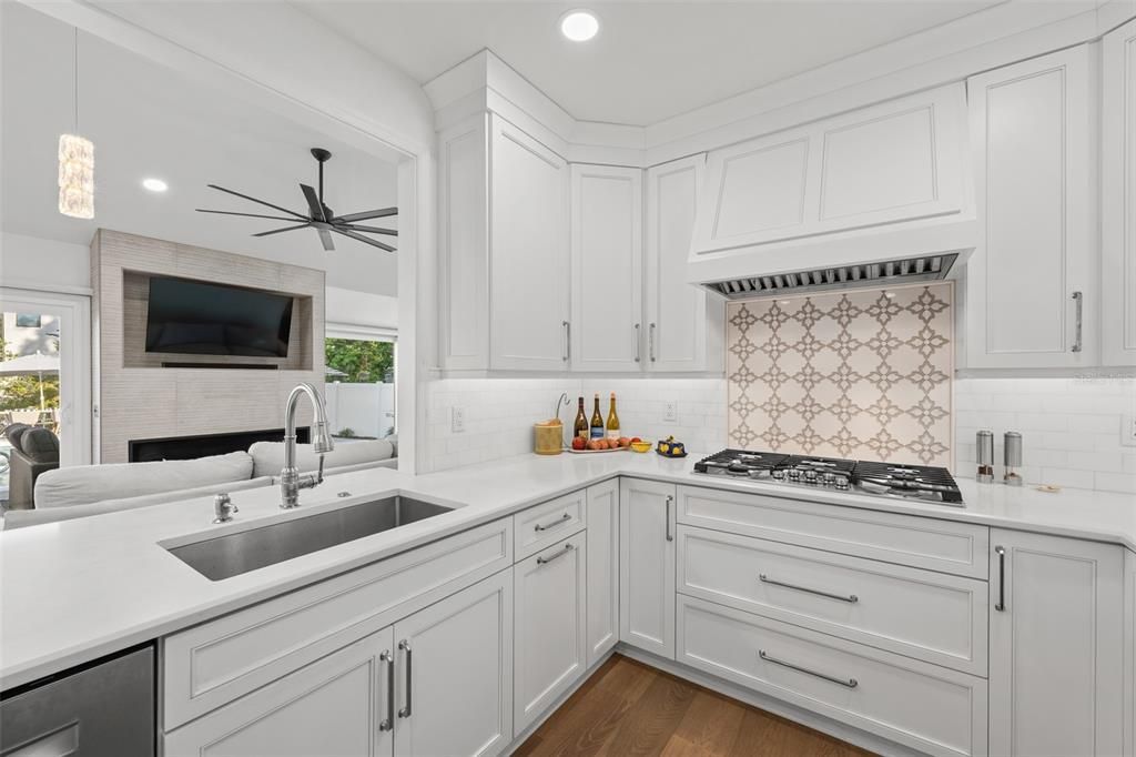 待售: $1,279,900 (4 贝兹, 3 浴室, 2241 平方英尺)