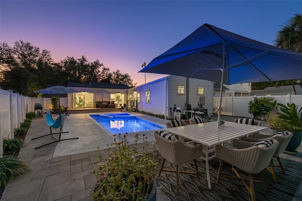 待售: $1,279,900 (4 贝兹, 3 浴室, 2241 平方英尺)