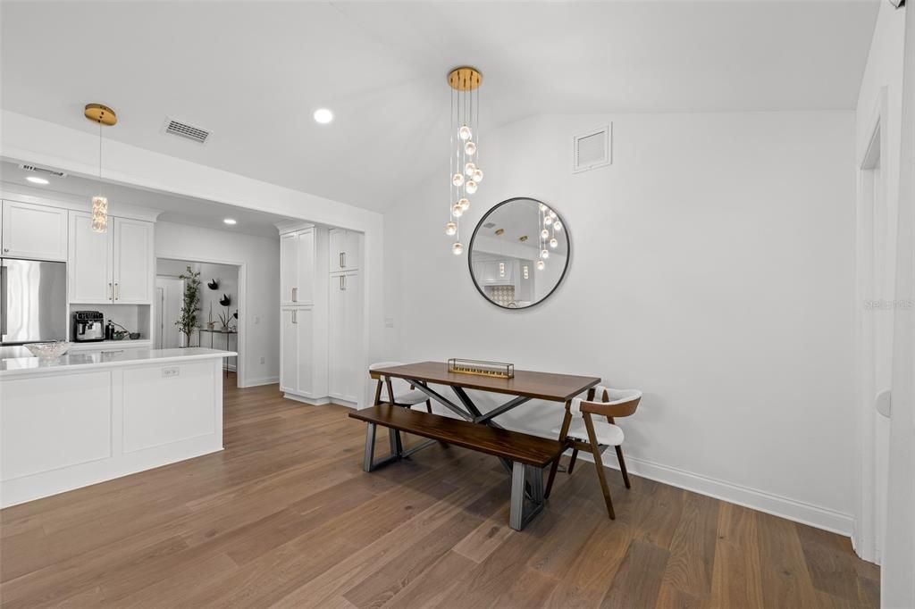 待售: $1,279,900 (4 贝兹, 3 浴室, 2241 平方英尺)