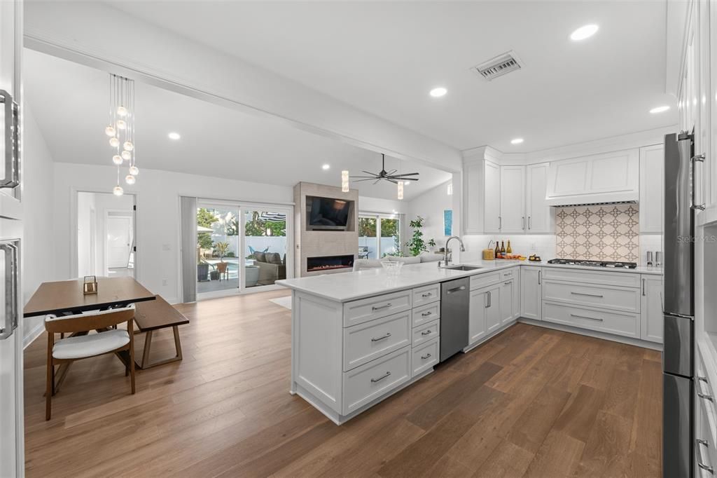 待售: $1,279,900 (4 贝兹, 3 浴室, 2241 平方英尺)