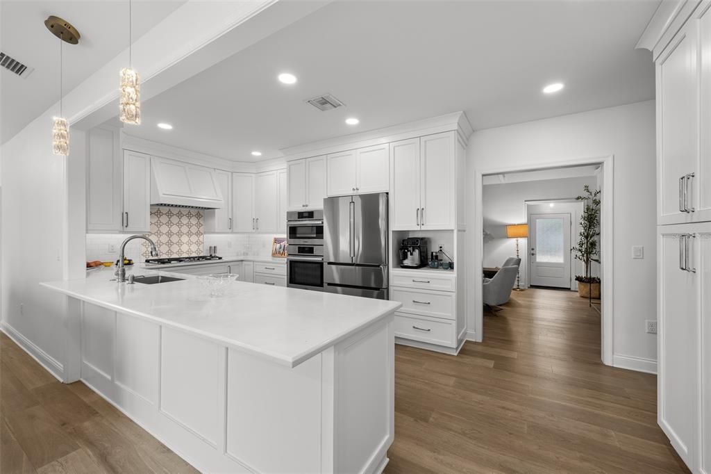 待售: $1,279,900 (4 贝兹, 3 浴室, 2241 平方英尺)