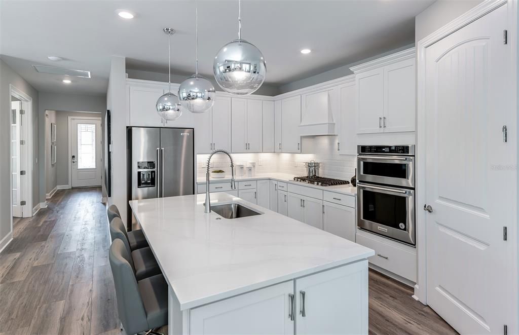 Active With Contract: $711,755 (3 beds, 3 baths, 2229 Square Feet)