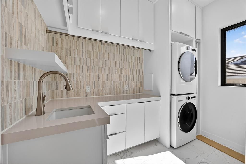 For Sale: $1,890,000 (3 beds, 3 baths, 2914 Square Feet)