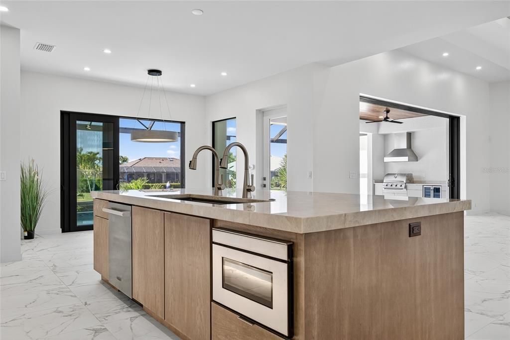 For Sale: $1,890,000 (3 beds, 3 baths, 2914 Square Feet)