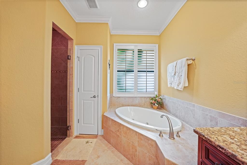 For Sale: $1,100,000 (3 beds, 2 baths, 2604 Square Feet)