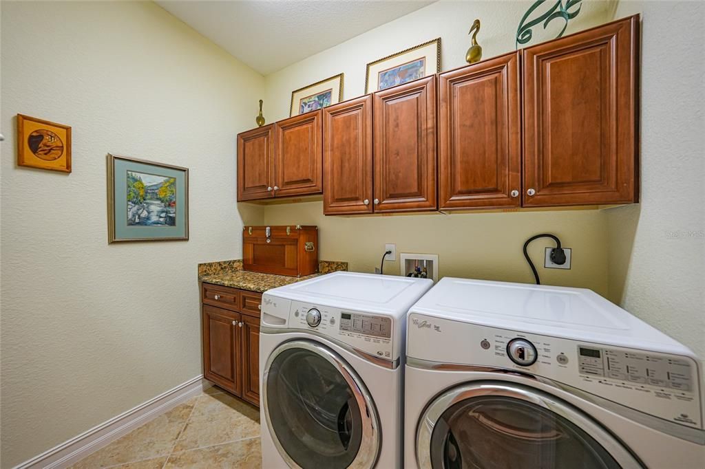 For Sale: $1,100,000 (3 beds, 2 baths, 2604 Square Feet)