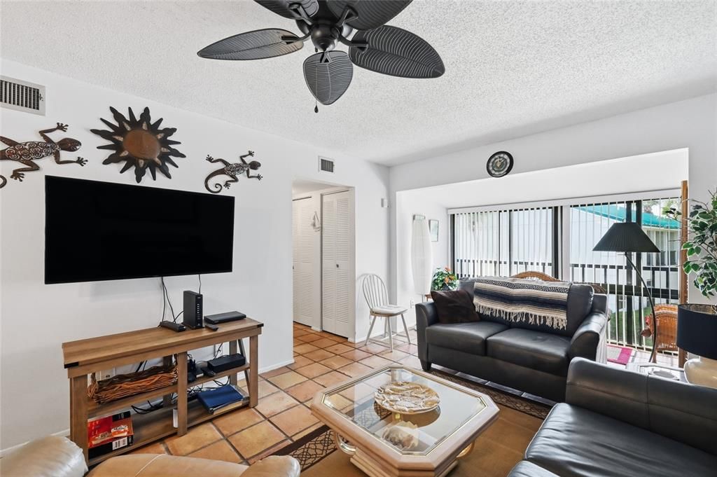 En Venta: $315,000 (1 camas, 1 baños, 857 Pies cuadrados)