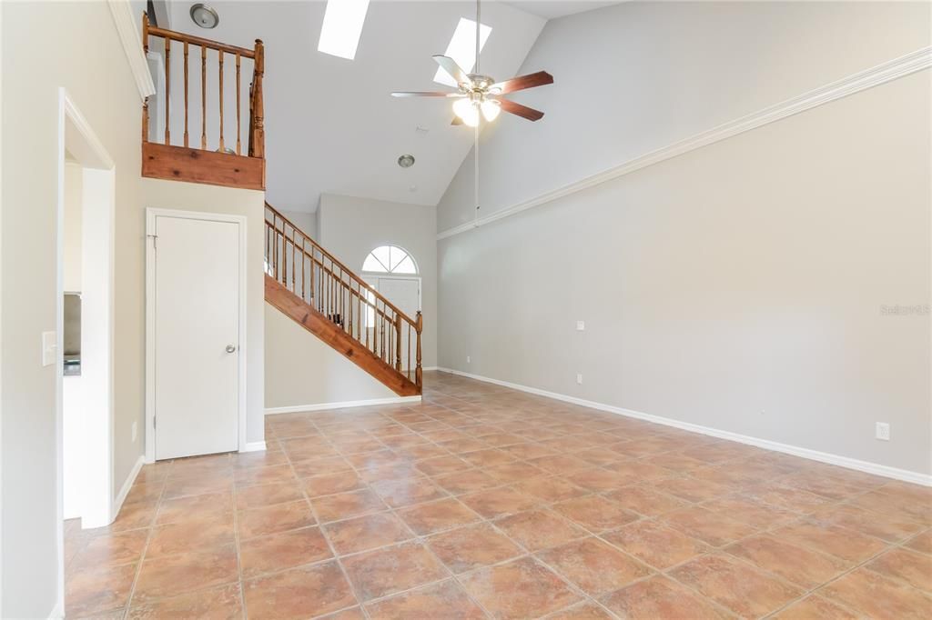 出租: $2,700 (4 贝兹, 2 浴室, 2373 平方英尺)