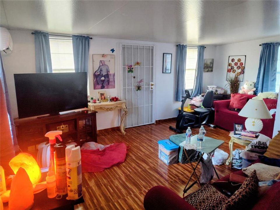 For Sale: $329,900 (3 beds, 1 baths, 1175 Square Feet)