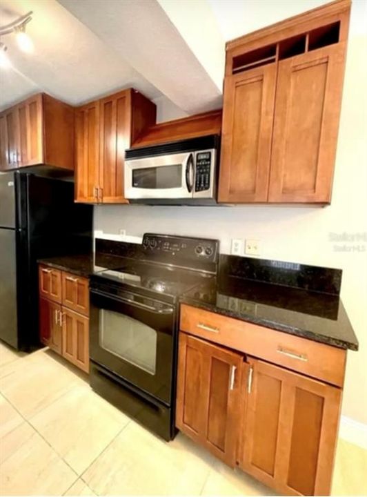 For Sale: $169,900 (1 beds, 1 baths, 754 Square Feet)