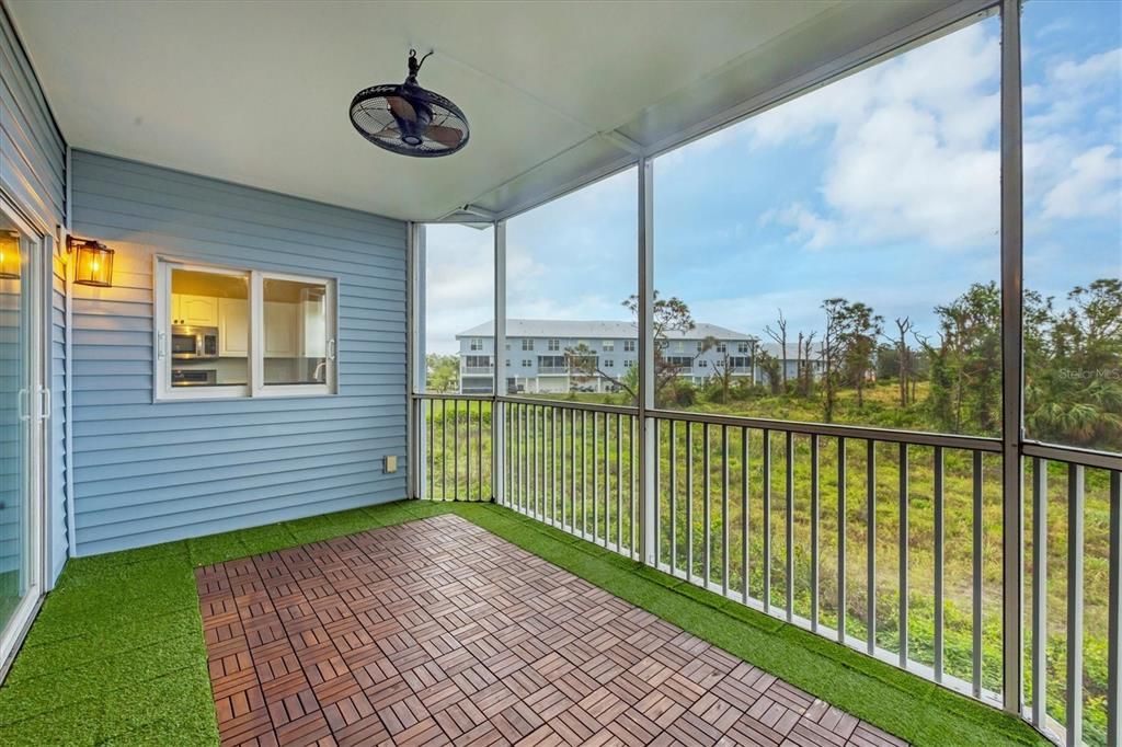 合同活跃: $275,000 (3 贝兹, 2 浴室, 2044 平方英尺)