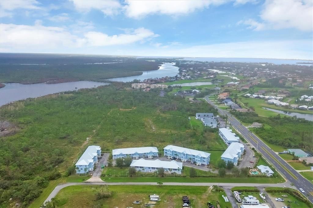 合同活跃: $275,000 (3 贝兹, 2 浴室, 2044 平方英尺)