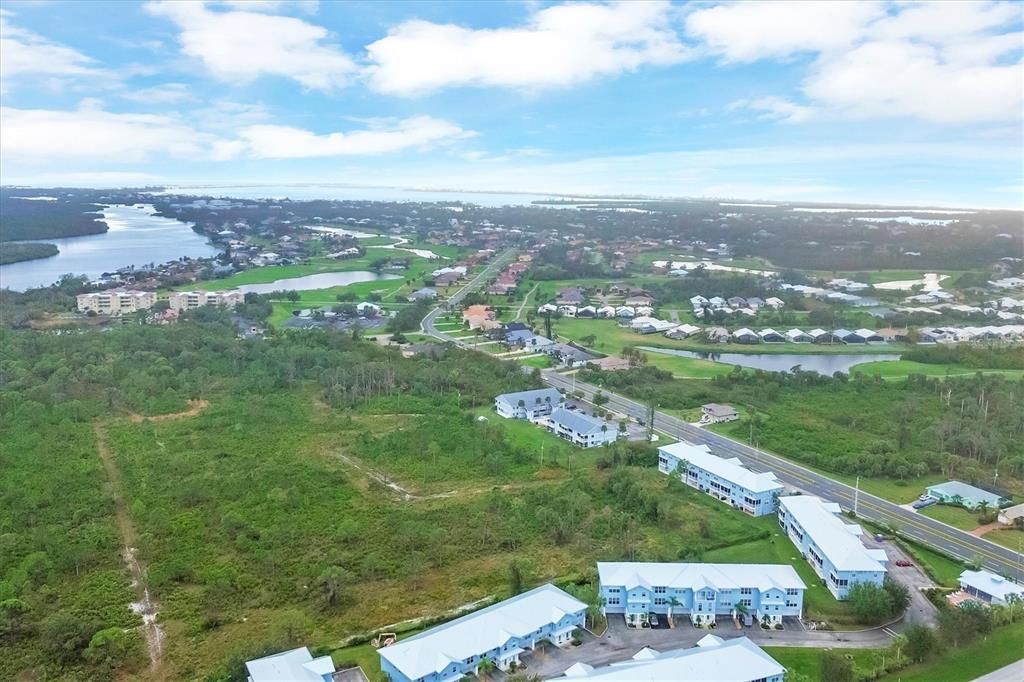 合同活跃: $275,000 (3 贝兹, 2 浴室, 2044 平方英尺)