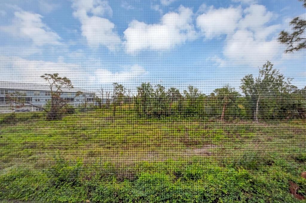 合同活跃: $275,000 (3 贝兹, 2 浴室, 2044 平方英尺)