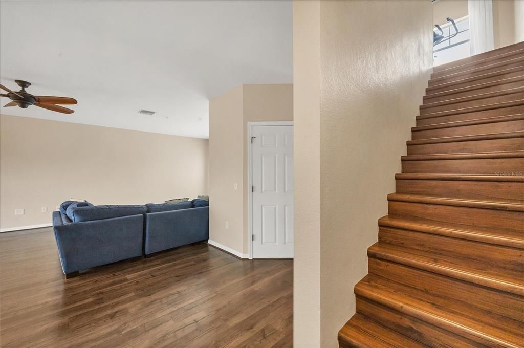 合同活跃: $275,000 (3 贝兹, 2 浴室, 2044 平方英尺)