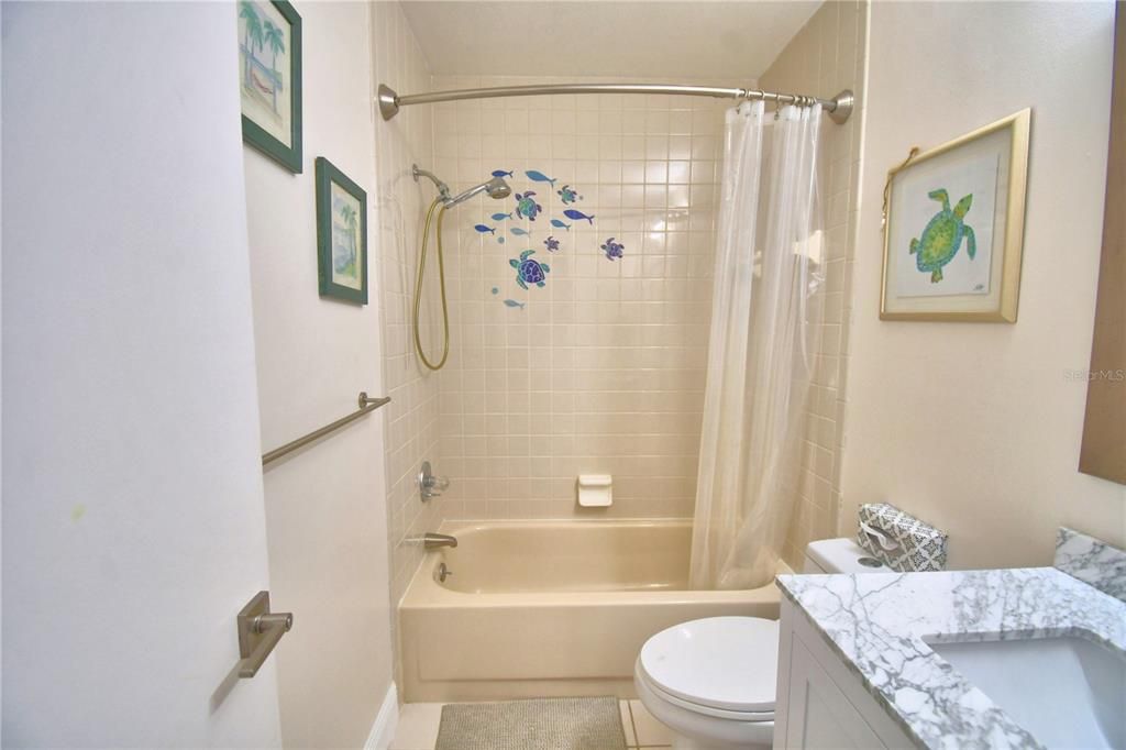 For Sale: $159,900 (2 beds, 2 baths, 970 Square Feet)