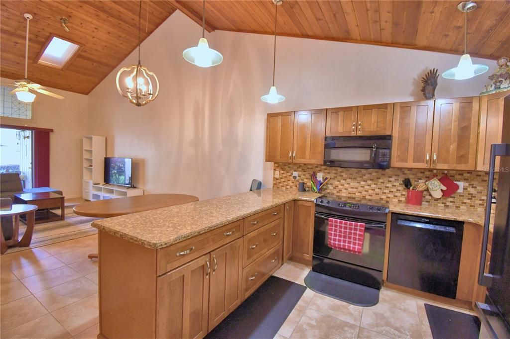 For Sale: $159,900 (2 beds, 2 baths, 970 Square Feet)