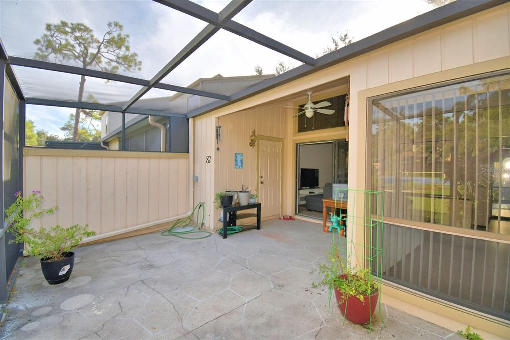 For Sale: $159,900 (2 beds, 2 baths, 970 Square Feet)