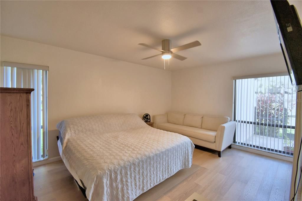 For Sale: $159,900 (2 beds, 2 baths, 970 Square Feet)