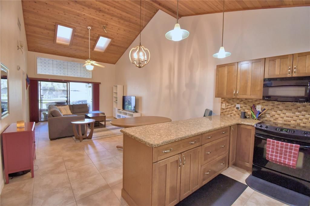 For Sale: $159,900 (2 beds, 2 baths, 970 Square Feet)